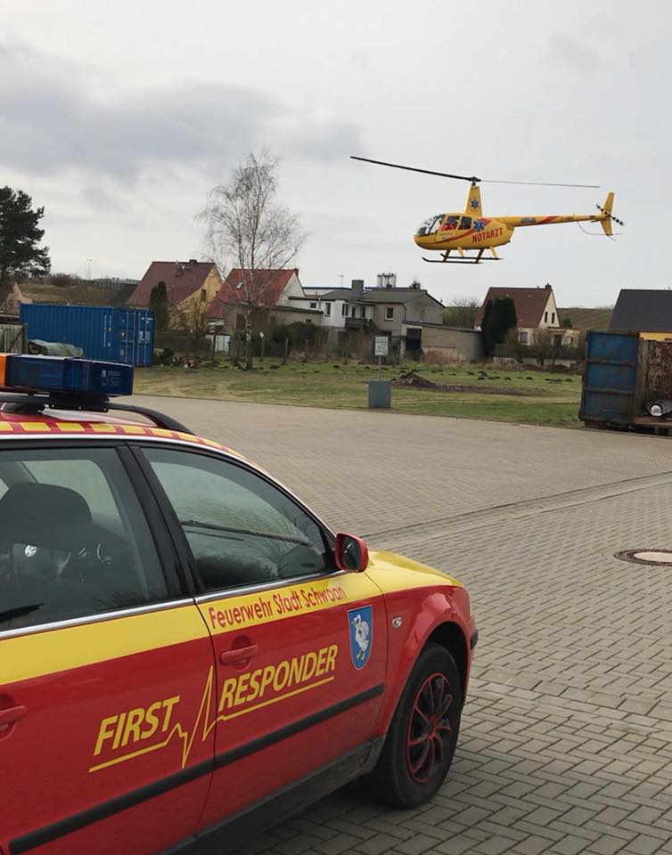 First Responder Fahrzeug mit dem NEH Kessin auf dem Bild sehen Sie unser First Responder Fahrzeug und den NEH der Ambulanz Millich